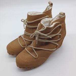 Merrell Moab Wedge Polar Women's Suede Boot Camel Sherpa Size 10 NWOT